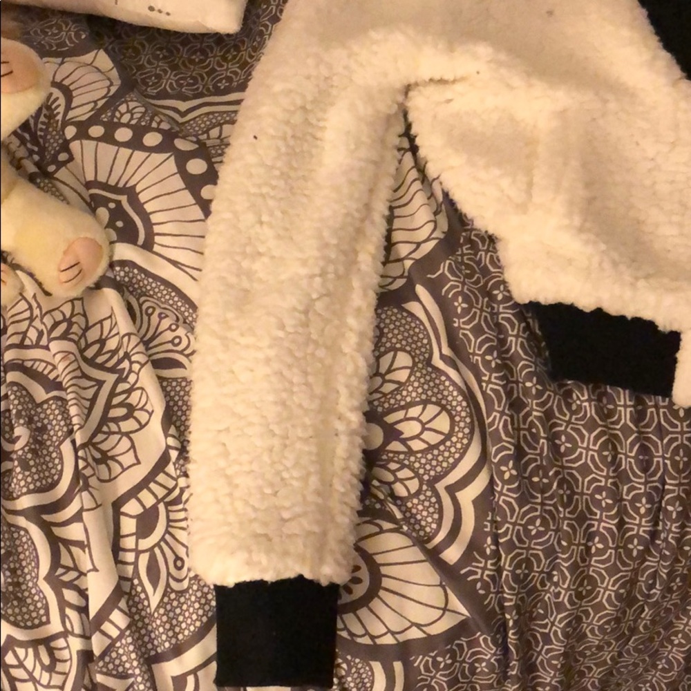 Fuzzy jacket - Picture 5 of 8